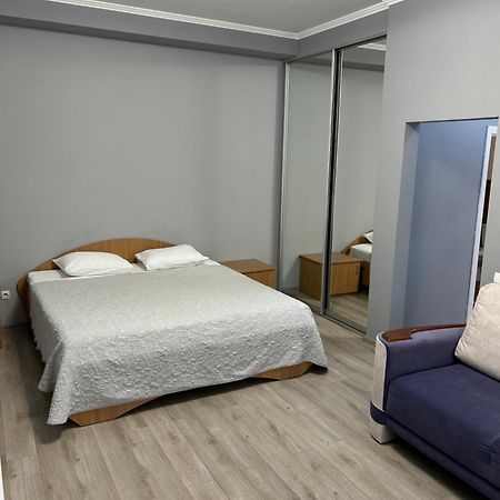 Ковчег Hotel Tjernivtsi Eksteriør billede